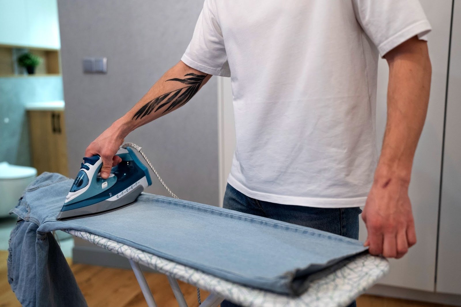 Wrinkled Shirts and No Time? Find Dry Cleaners Near You with Delivery & Shirt Ironing Services