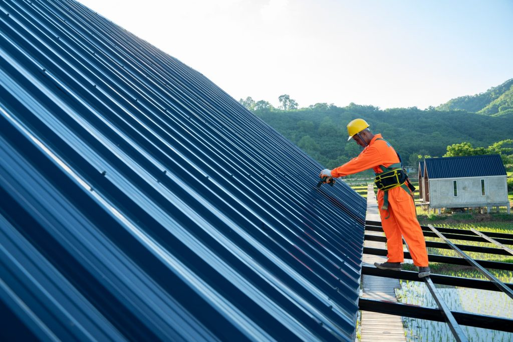 Why Choosing the Right Commercial Roof Replacement Company Matters
