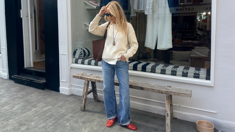 Man wearing knitwear outfits with joggers and a denim jacket