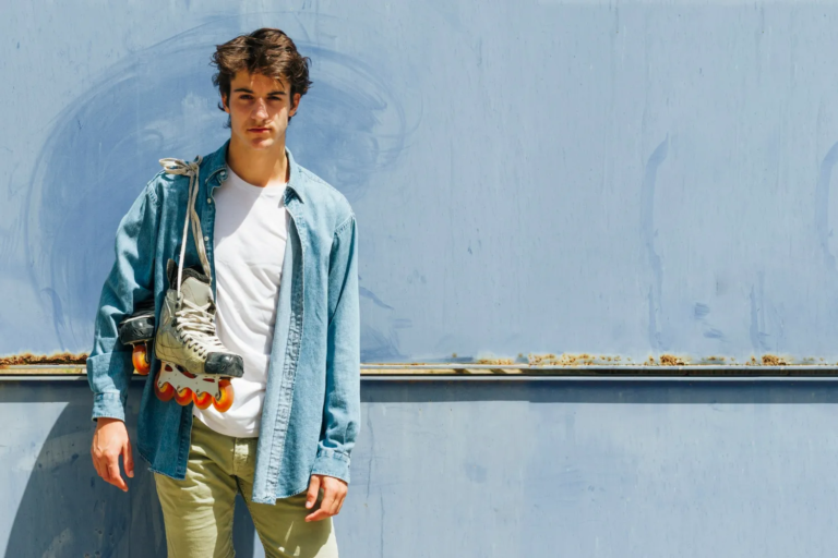 Streetwear outfits men wearing hoodies, cargos and joggers in 2026